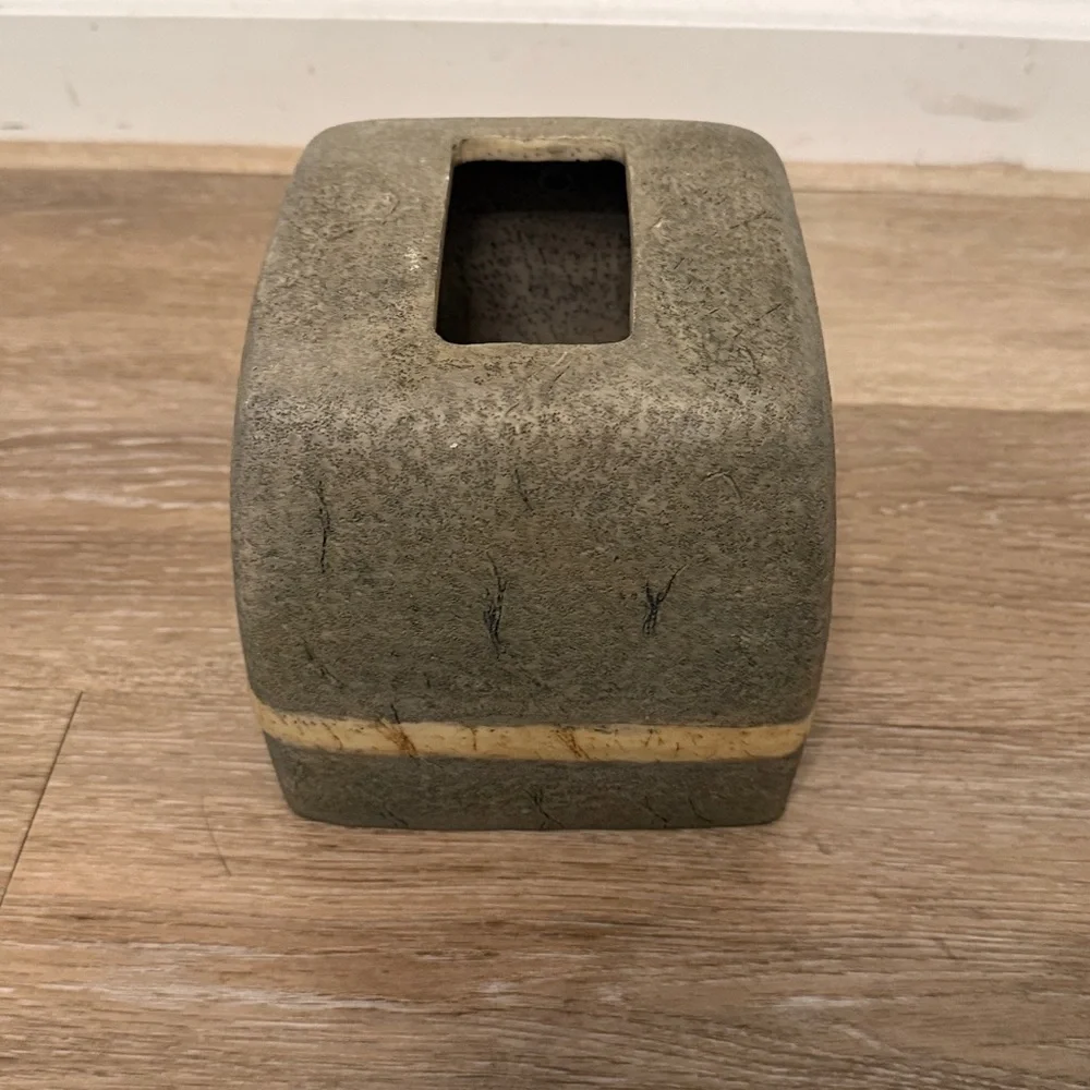 Wamsutta Bedrock Tissue Box Cover Resin Fossil Gray Green Beige Band Y2K